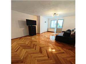 Vanzare apartament 3 camere,zona Centrul Civic, etaj 3/4,insorit